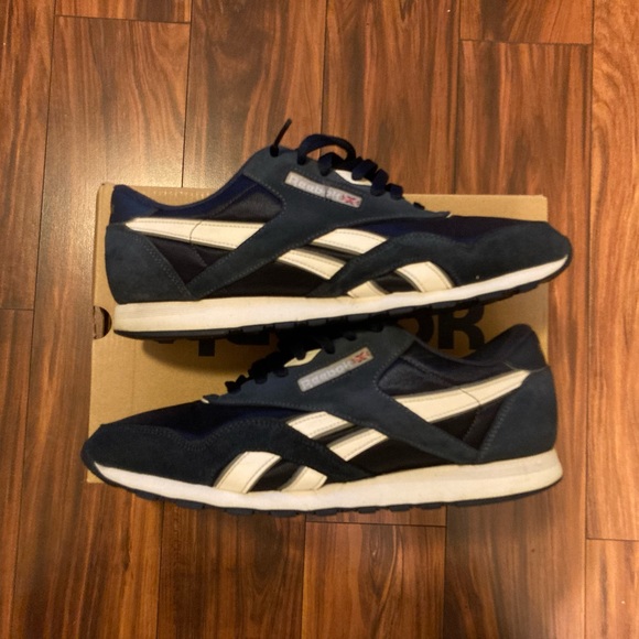 Mens Reebok Classics - Picture 2 of 8